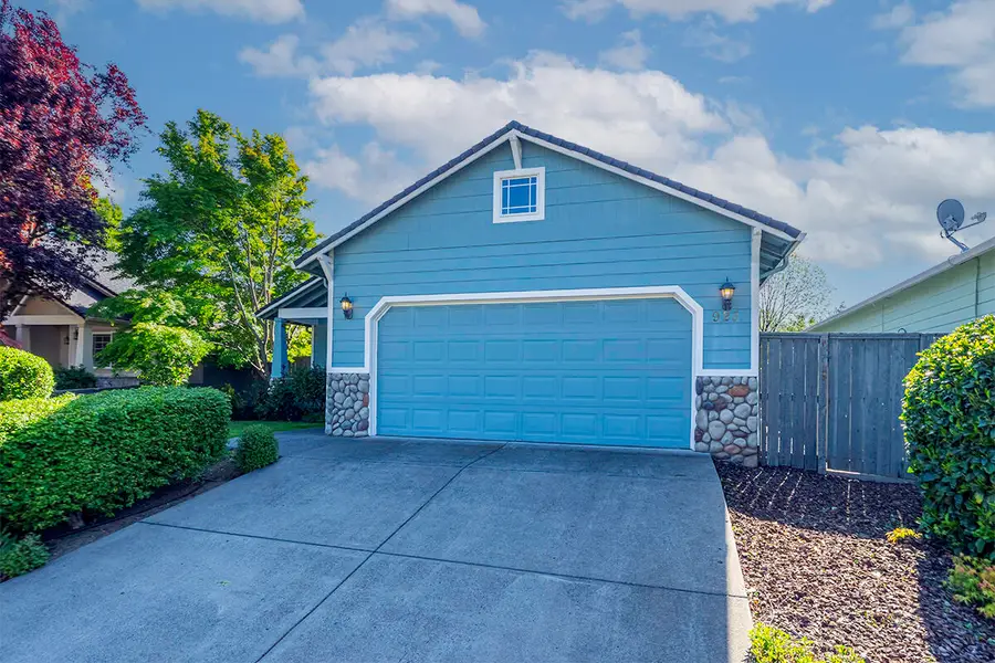 923 Village Circle, Medford, OR 97504 - #2