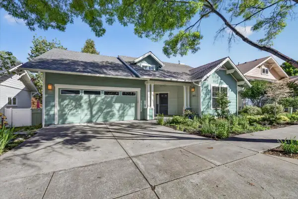 765 Creek Stone Way, Ashland, OR 97520