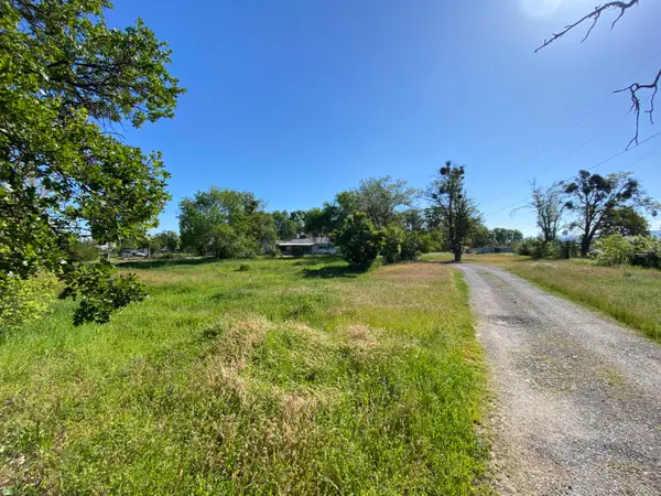 6198 Table Rock Road, Central Point, OR 97502