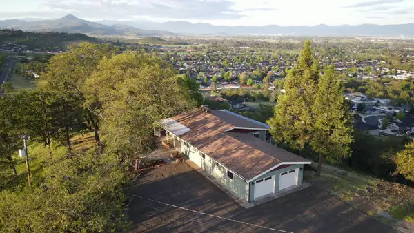 1015 Palima Drive, Eagle Point, OR 97524