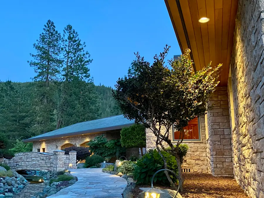 727 Earhart Road, Rogue River, OR 97537 - #3