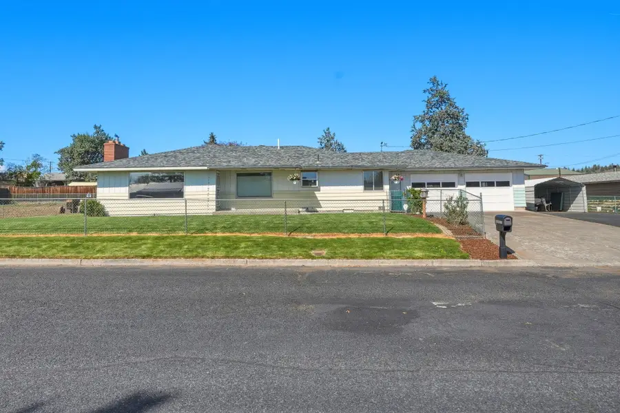720 SW 1st Street, Madras, OR 97741 - #3