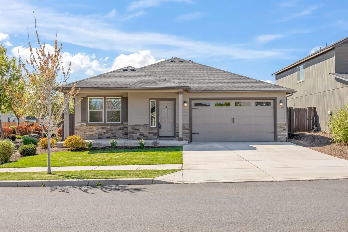 2510 NW Hemlock Way, Redmond, OR 97756 - #1
