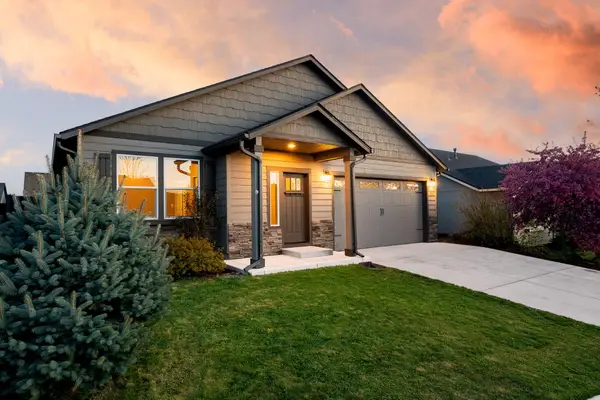 2426 NW Hemlock Way, Redmond, OR 97756