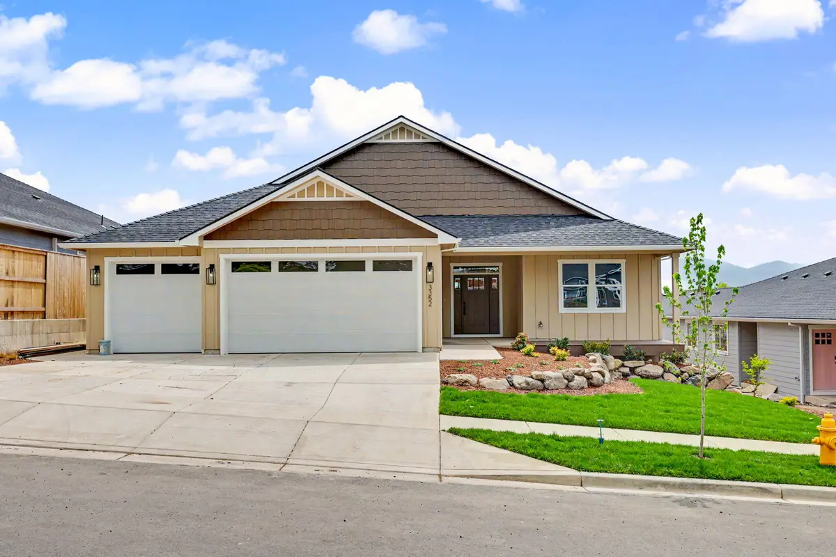3352 Viewpoint Drive, Medford, OR 97504 - #1