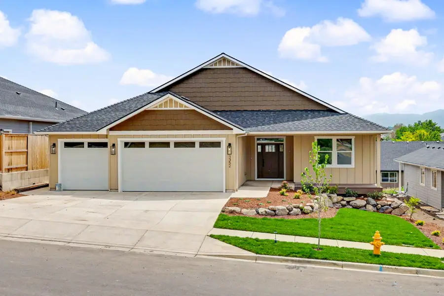 3352 Viewpoint Drive, Medford, OR 97504 - #3