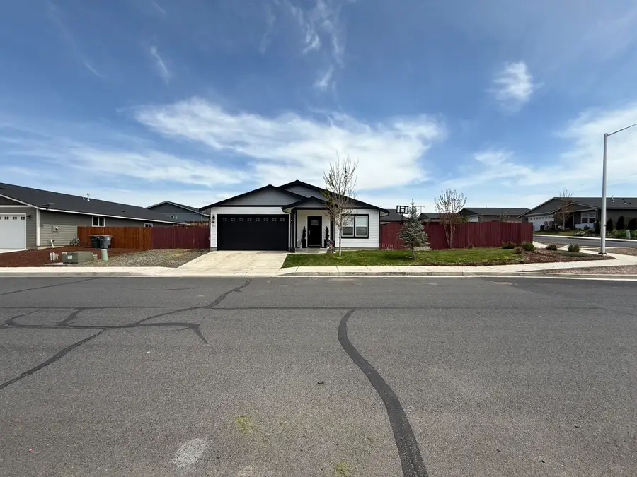 977 SE Strawberry Lane, Madras, OR 97741 - #2
