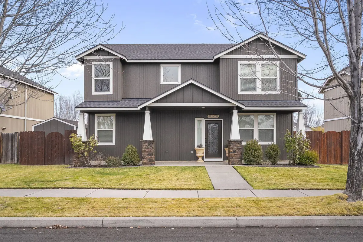 1320 NE 3rd Street, Redmond, OR 97756 - #1
