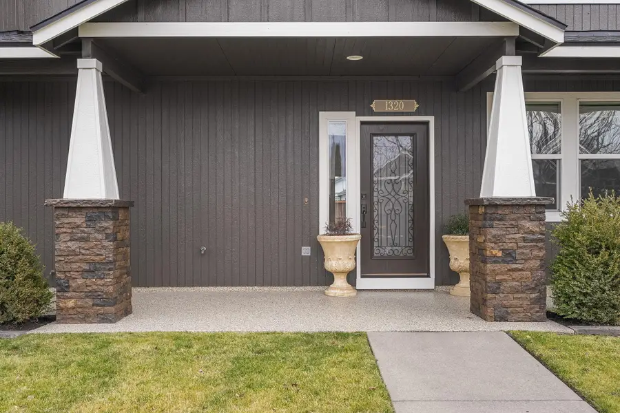 1320 NE 3rd Street, Redmond, OR 97756 - #3