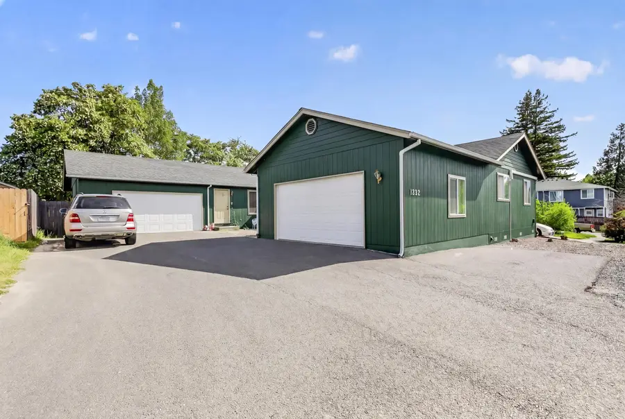 1232 W Harbeck Road, Grants Pass, OR 97527 - #3