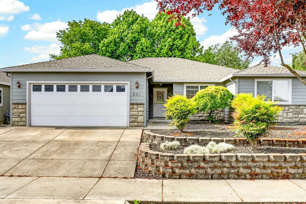 921 Birmingham Street, Medford, OR 97501 - #1