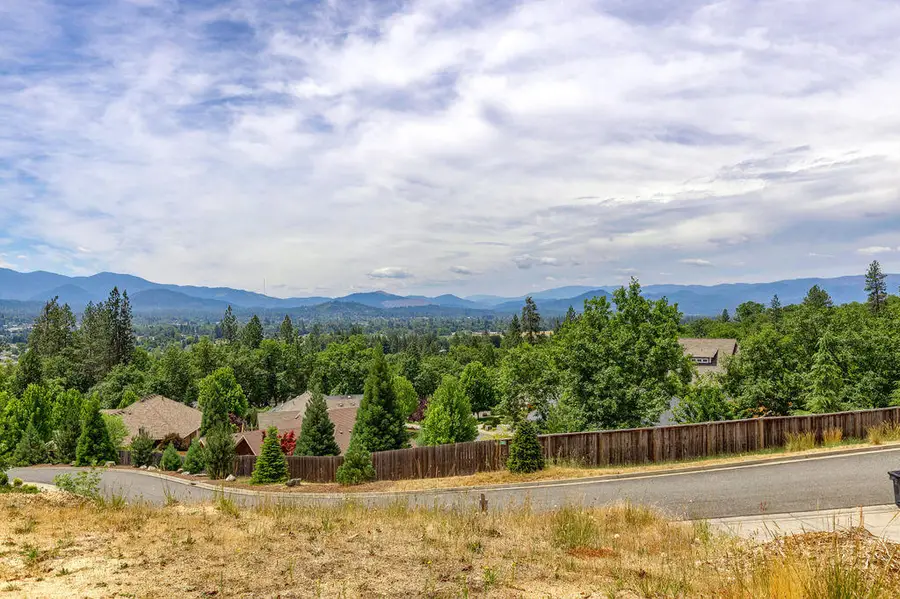 166 NW Native Run Loop, Grants Pass, OR 97526 - #3