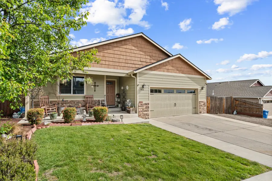944 Stonewater Drive, Eagle Point, OR 97524 - #3
