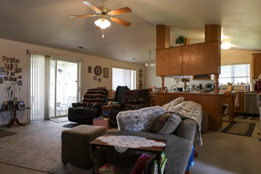 17 Blue Heron Court, Eagle Point, OR 97524 - #2