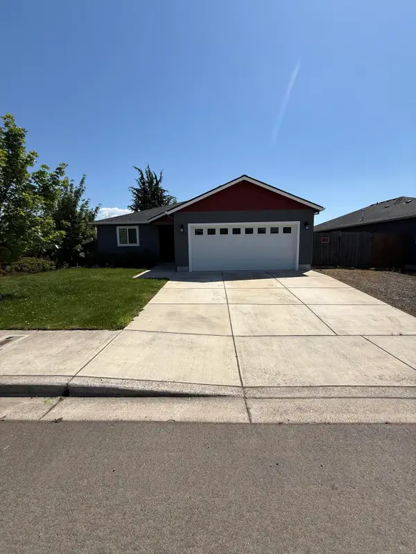3852 Valley Meadows Drive, White City, OR 97503