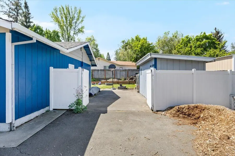 975 Fruitdale, Grants Pass, OR 97527 - #3