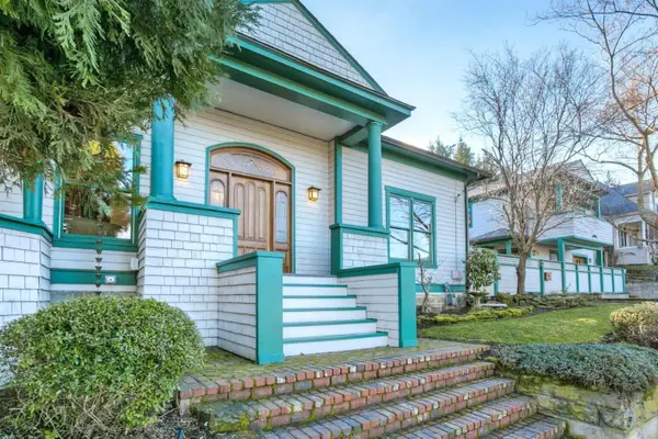 19 Gresham Street, Ashland, OR 97520