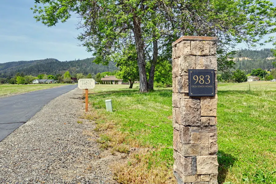 983 Old Stage, Medford, OR 97502 - #2