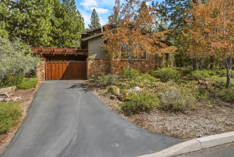 240 NW Skyliner Summit Loop, Bend, OR 97703 - #2