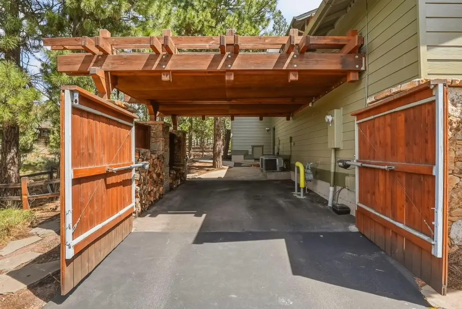 240 NW Skyliner Summit Loop, Bend, OR 97703 - #3