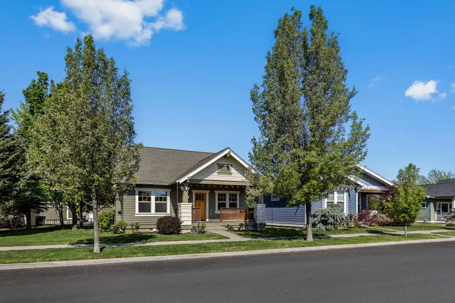 869 NW Rimrock Drive, Redmond, OR 97756 - #2