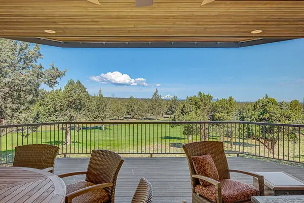 1045 Cinnamon Teal Drive, Redmond, OR 97756