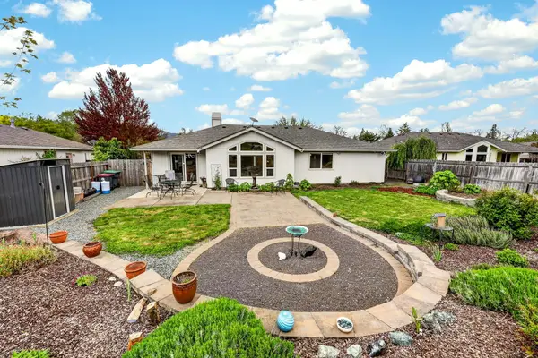 148 Meadow View Drive, Phoenix, OR 97535
