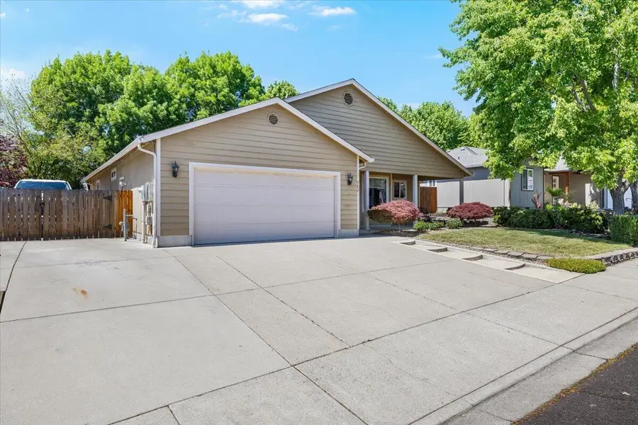 962 Ridgeview Drive, Eagle Point, OR 97524 - #2