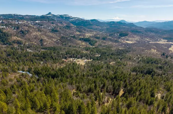 2000 Colestin Road, Ashland, OR 97520