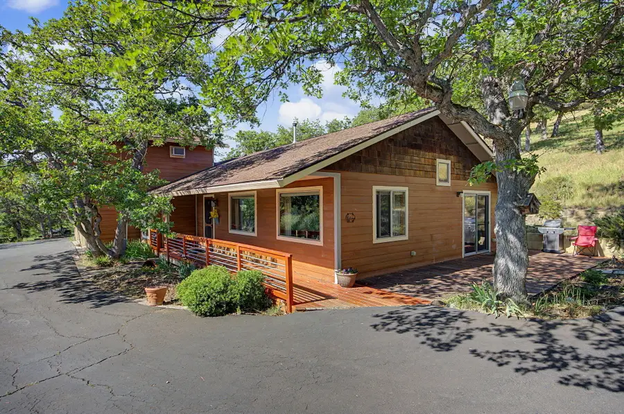 5366 Pioneer Road, Medford, OR 97501 - #2