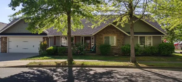 1404 SW Sturgeon Court, Grants Pass, OR 97527