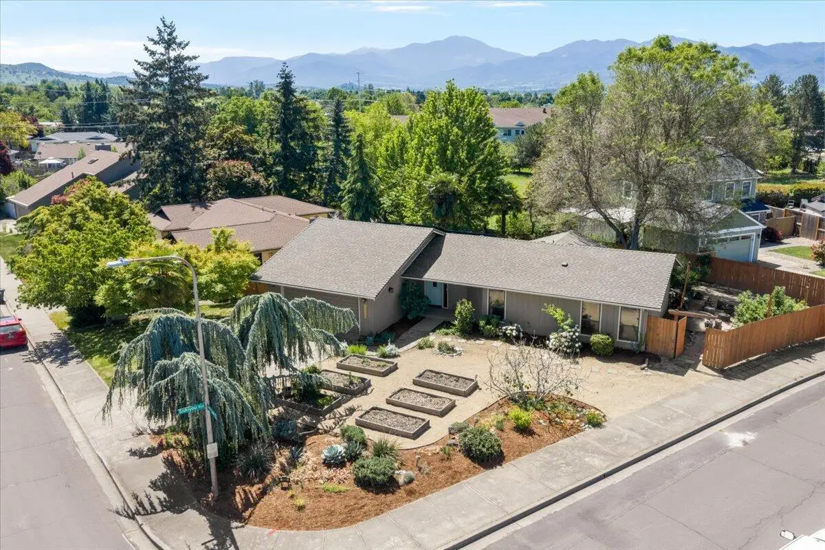 3034 Lazy Creek Drive, Medford, OR 97501 - #1