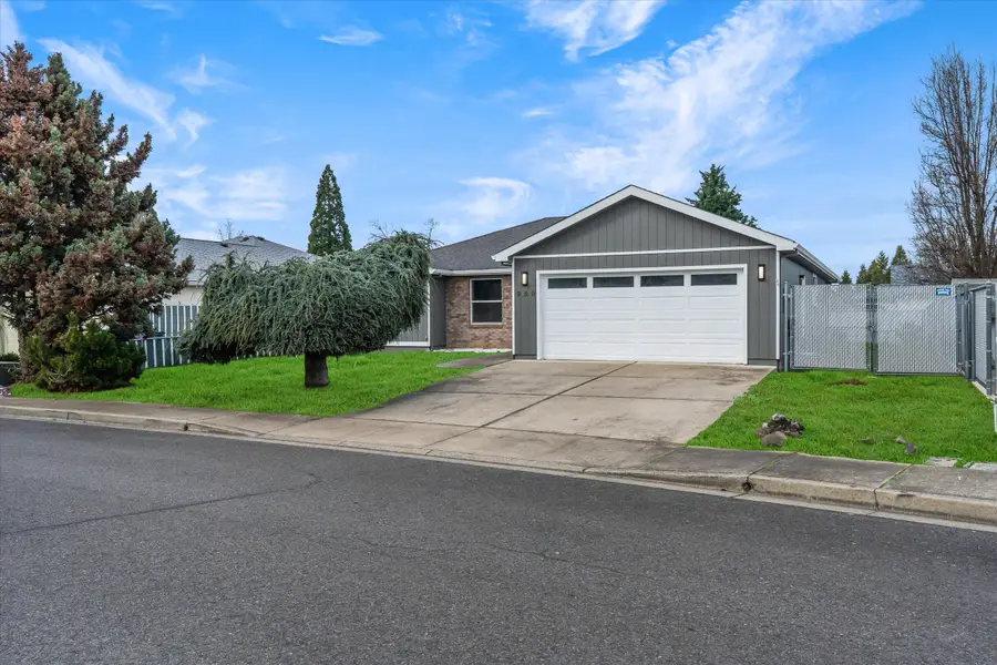 959 Westrop Drive, Central Point, OR 97502 - #2
