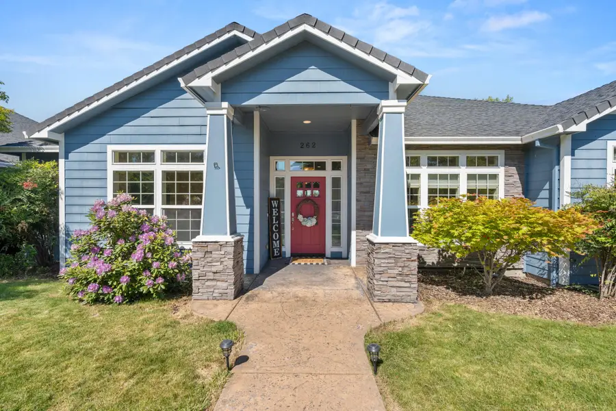 262 Robert Trent Jones Boulevard, Eagle Point, OR 97524 - #3
