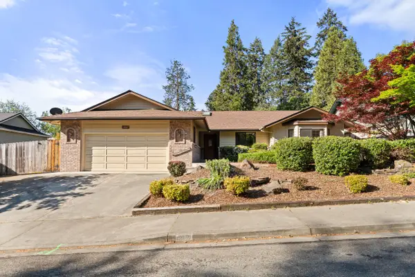 1007 NW Regent Drive, Grants Pass, OR 97526