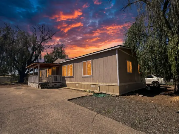 3600 Avenue G #SPC 42, White City, OR 97503