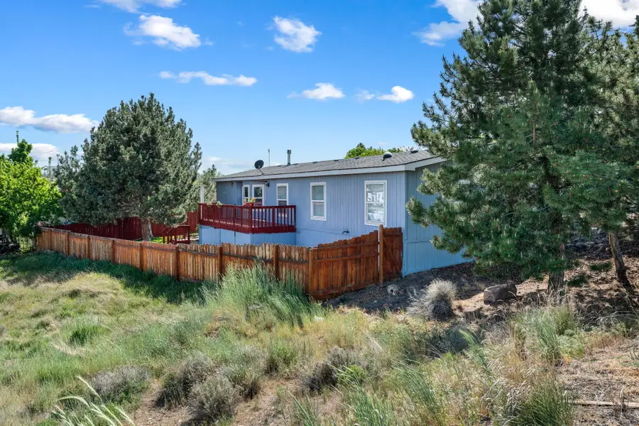 215 SE J Street, Madras, OR 97741 - #3
