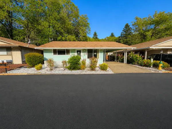 734 Brookside Circle, Rogue River, OR 97537