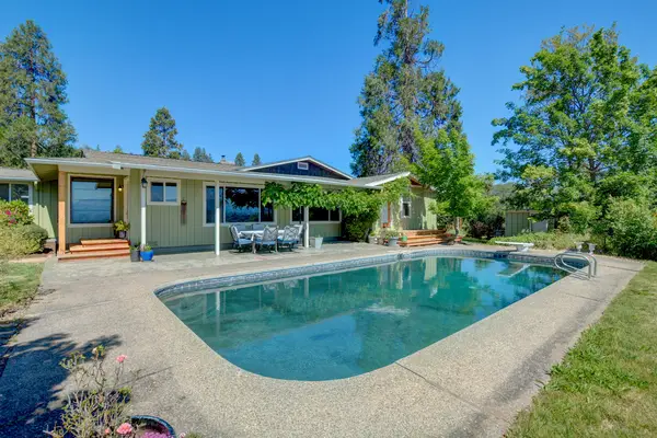1545 Old Stage, Medford, OR 97502