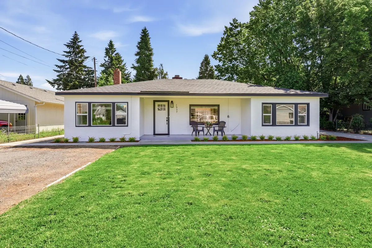 1537 Cloverlawn Drive, Grants Pass, OR 97527 - #1