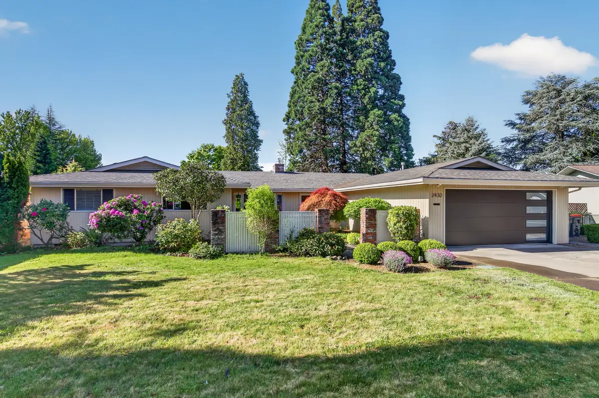 2432 London Circle, Medford, OR 97504 - #1