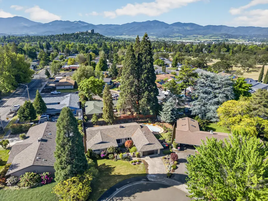 2432 London Circle, Medford, OR 97504 - #3