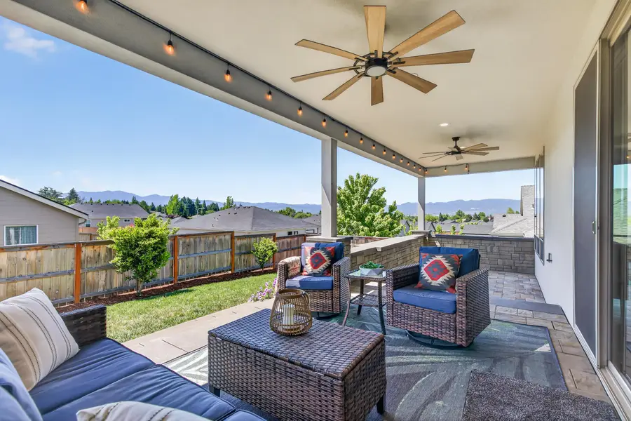 3274 Sky Way, Medford, OR 97504 - #3