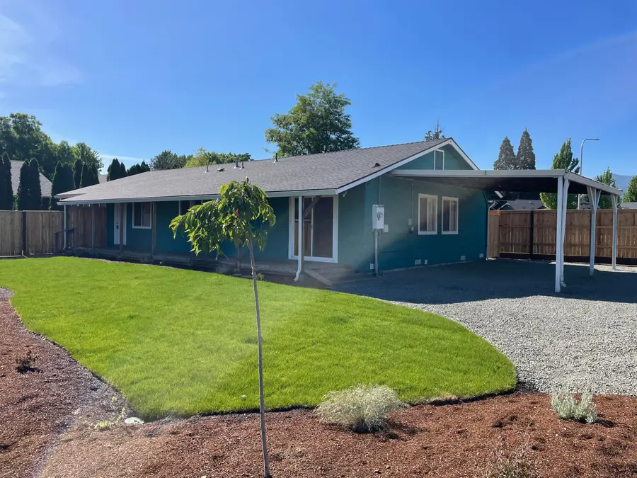 2216 Piazza Drive, Medford, OR 97501 - #2