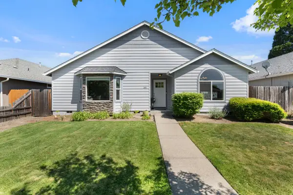 145 SW Vicki Lane, Grants Pass, OR 97526