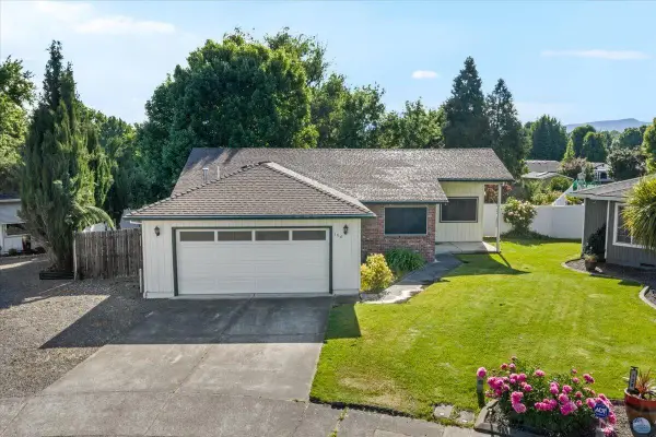 154 Silverwood Court, Central Point, OR 97502