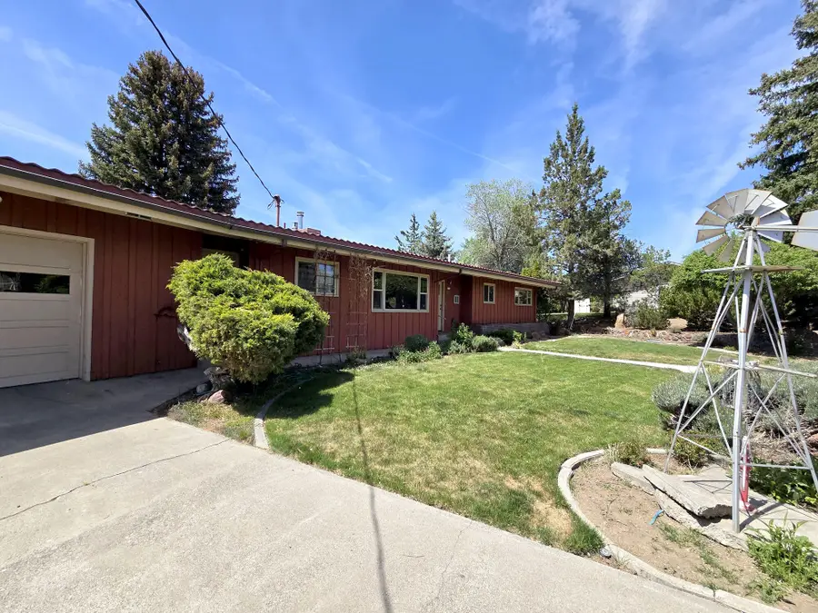 176 SE Hillcrest Street, Madras, OR 97741 - #2