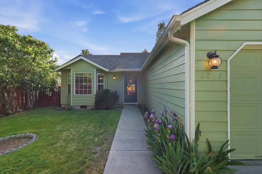 2067 SW 30th Street, Redmond, OR 97756 - #3
