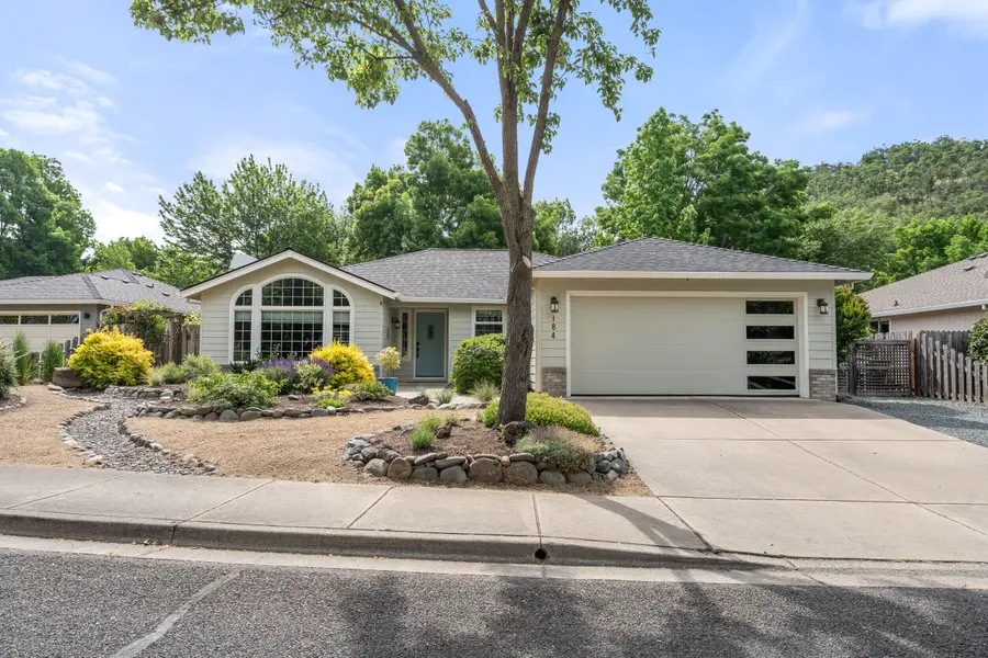 184 Meadow View Drive, Phoenix, OR 97535 - #2