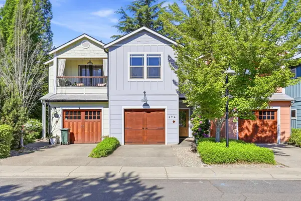 692 SE Vine Maple Lane, Grants Pass, OR 97527